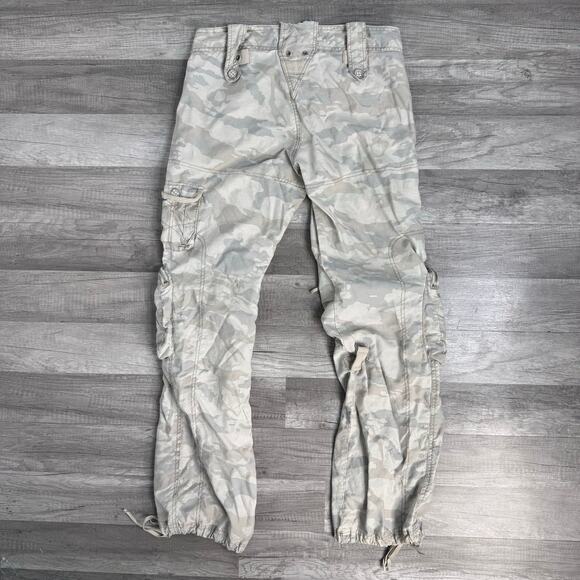 Y2K mid rise cargo pants with an all-over desert camo print Size 9 - Picture 9 of 9